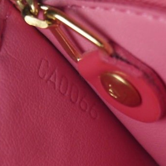 Auth. Louis Vuitton Vernis Key Pouch/Coin Purse - Picture 8 of 8